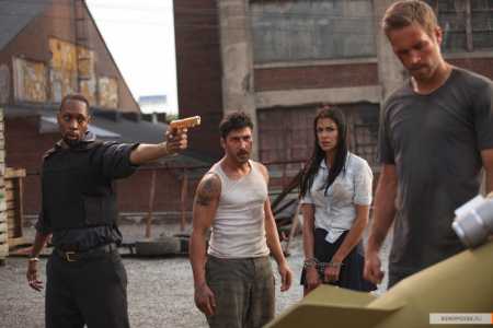 13-� �����: ��������� �������� / Brick Mansions (2014)